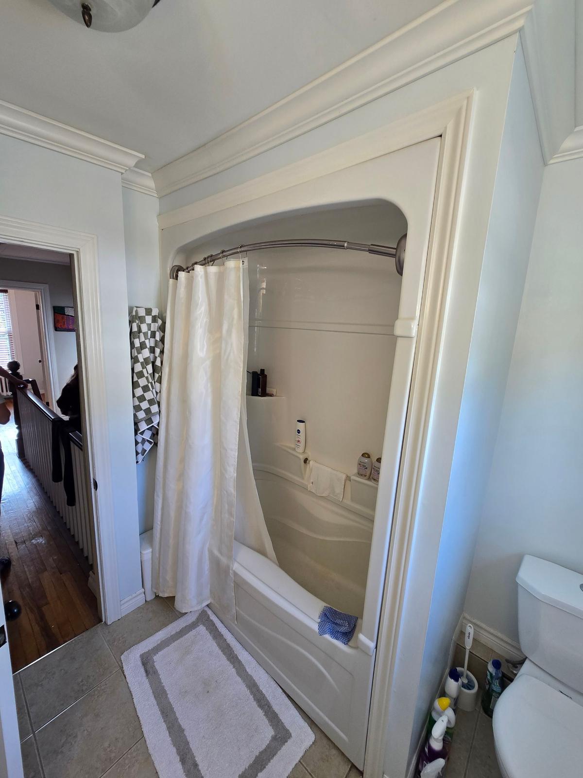 New Cove bathroom before renovation.